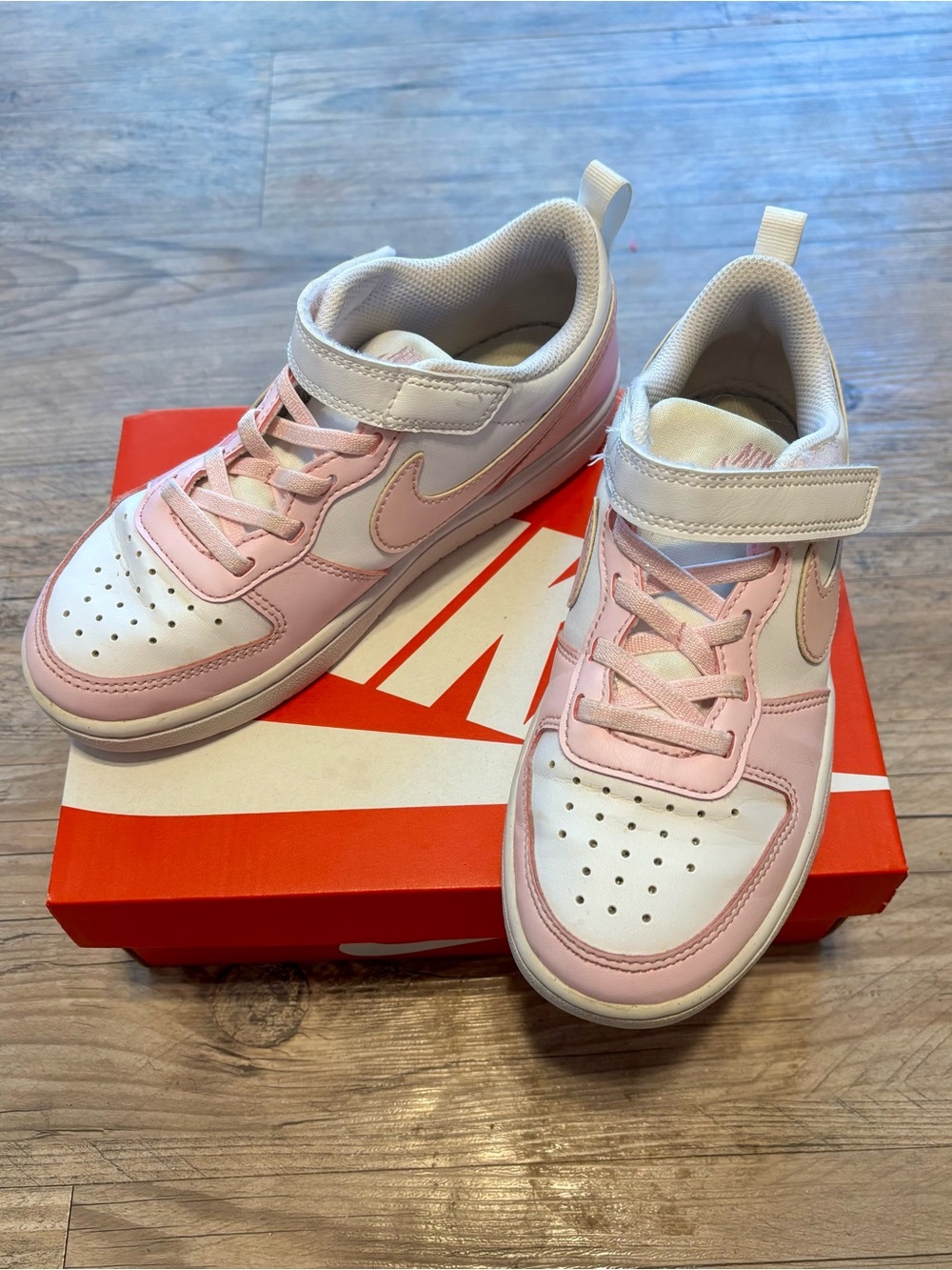 Nike Court Borough Low - Kids White and Light Pink Low-Top Sneakers